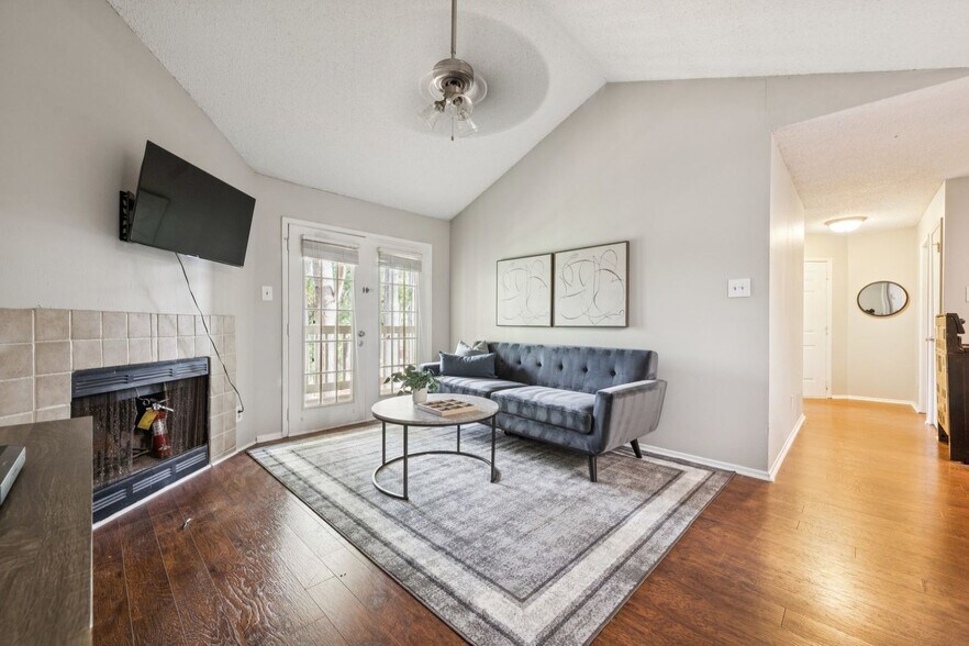 Building Photo - 3784 University Dr NW