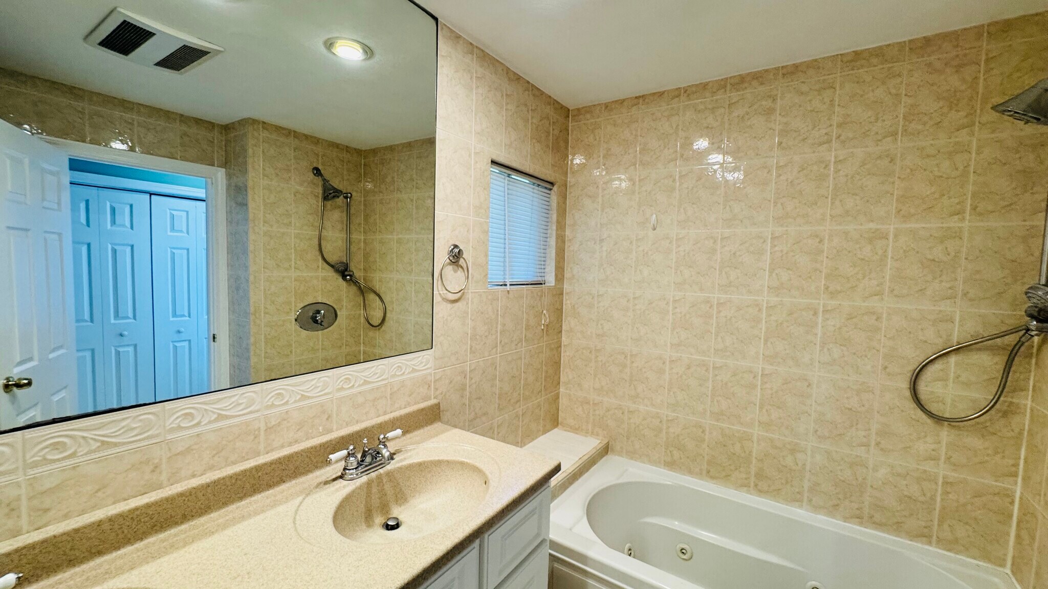 Master Bathroom - 7 Oak St