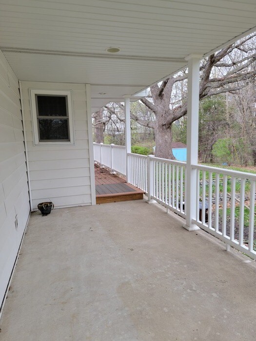 Building Photo - 1643 Stanbridge Ave