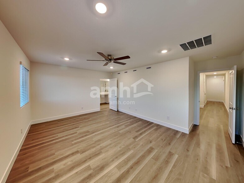 Building Photo - 10180 Mountain Crest St