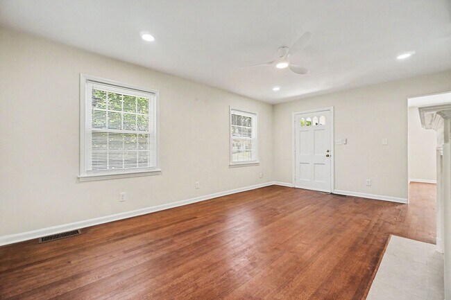 Building Photo - 490 Lynnhaven Dr SW