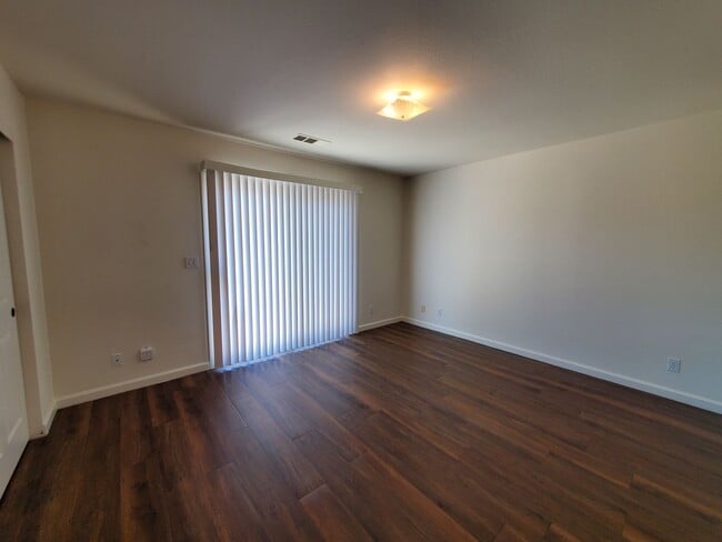 Building Photo - 1400 Howard Ct