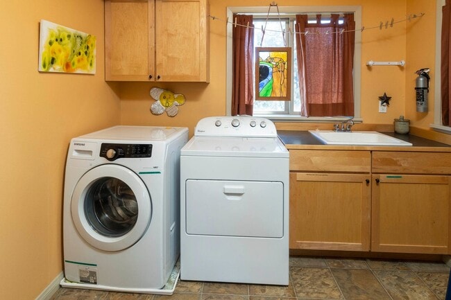 Building Photo - Beautiful Home in the Country with Views, ...