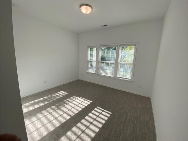 Building Photo - 5580 Bergeson Wy