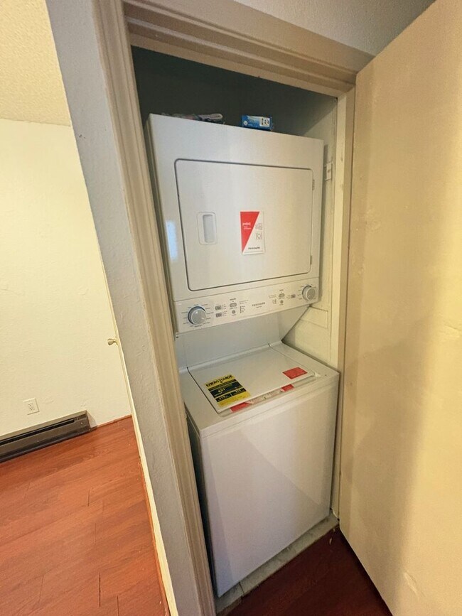 Building Photo - 2375 Tripp Dr