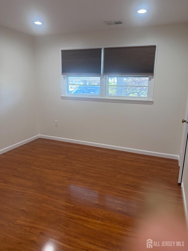 Building Photo - 13 Oakwood Dr