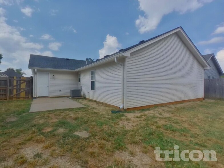 Building Photo - 2721 Painted Pony Dr