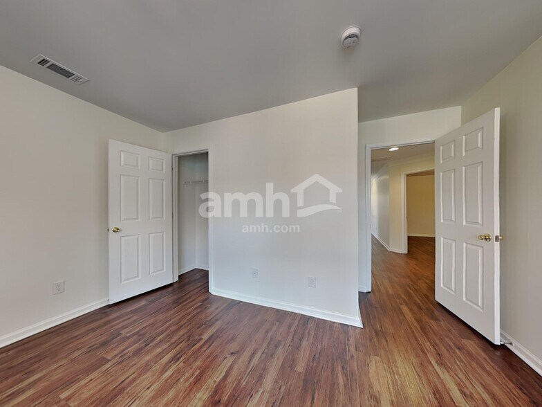 Building Photo - 219 Chandeleur Dr