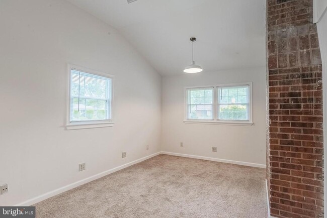 Building Photo - 5008 Treetop Ln