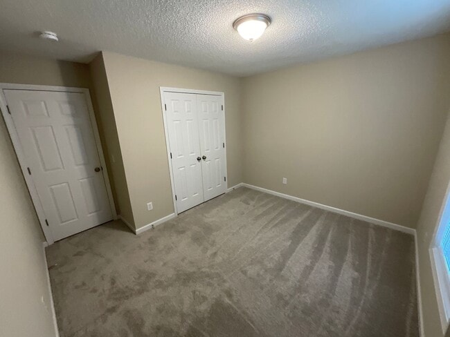 Building Photo - Ready to View! Updated 3/2 Home High Point...