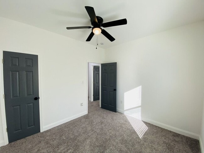 Building Photo - 326 2nd Ave