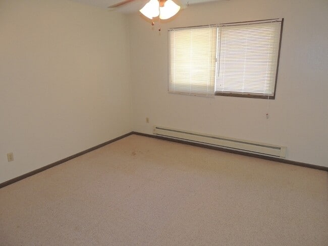 Building Photo - $995 | 2 Bedroom, 1 Bathroom Apartment | Cat Friendly | Available for August 1st, 2026 Move In!