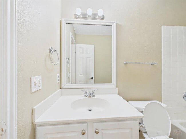 Building Photo - 14405 Tiffer Ln