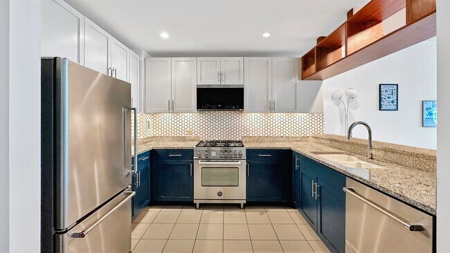 Building Photo - 20 Newport Pkwy