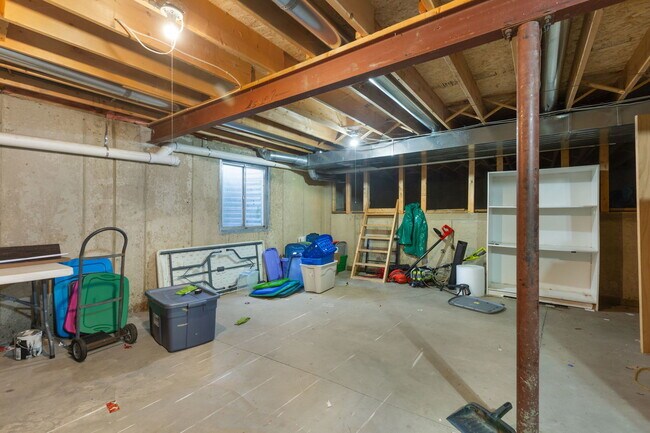 Building Photo - 2020 Spring Creek Ln