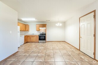 Building Photo - 319 E Marietta Ct