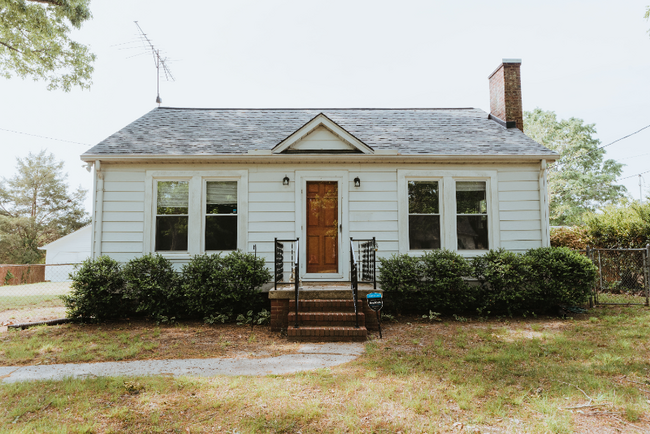 Building Photo - 2106 Englewood St