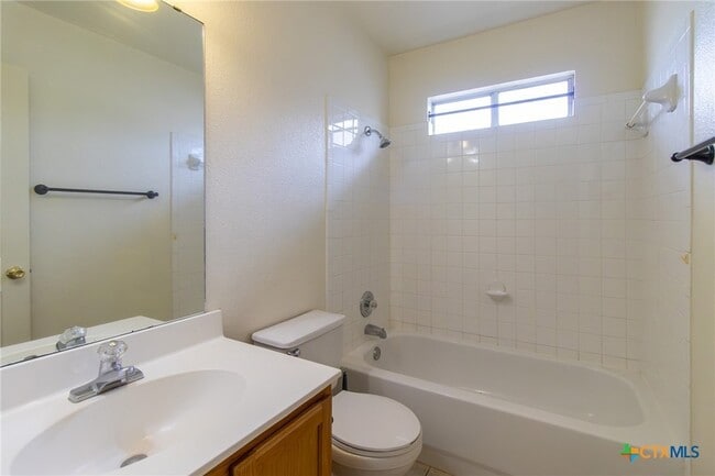 Building Photo - 1203 Fox Creek Dr
