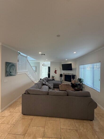 family room (2nd floor) - 532 N Francisca Ave