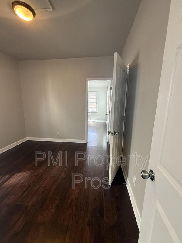 Building Photo - 2406 N 41st St