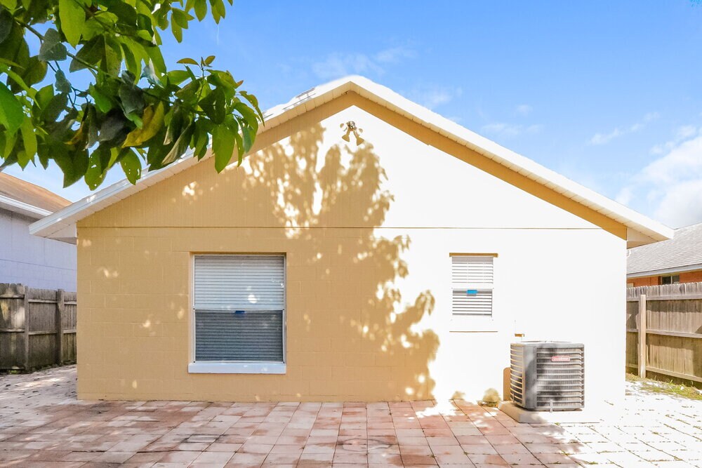 Building Photo - 9599 Lupine Ave