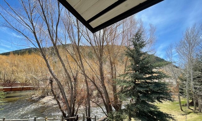 Building Photo - 265 Crabtree Ln