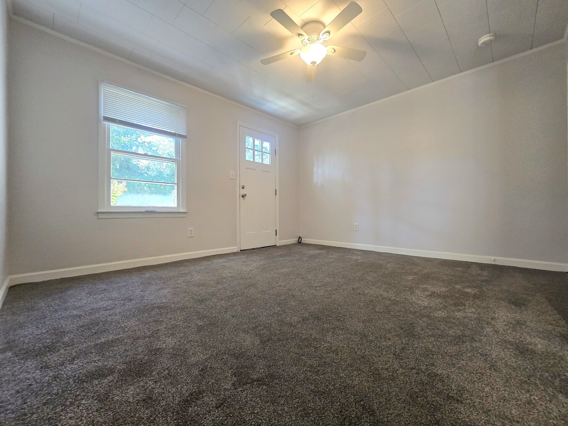 Building Photo - 417 10th Ave S