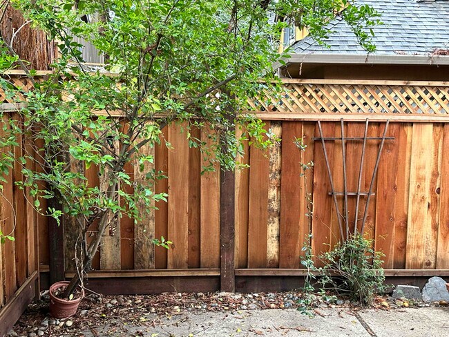 Building Photo - 134 W Rincon Ave