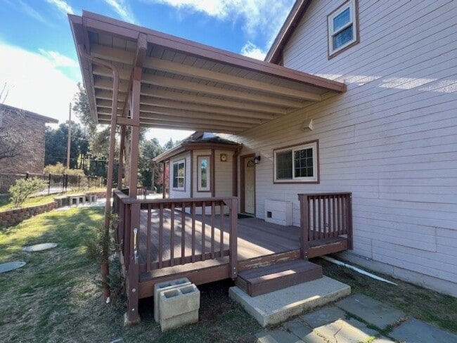 Building Photo - Charming Frazier Park Home Filled With Natural Light