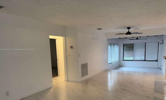 Building Photo - 117 NE 2nd Terrace