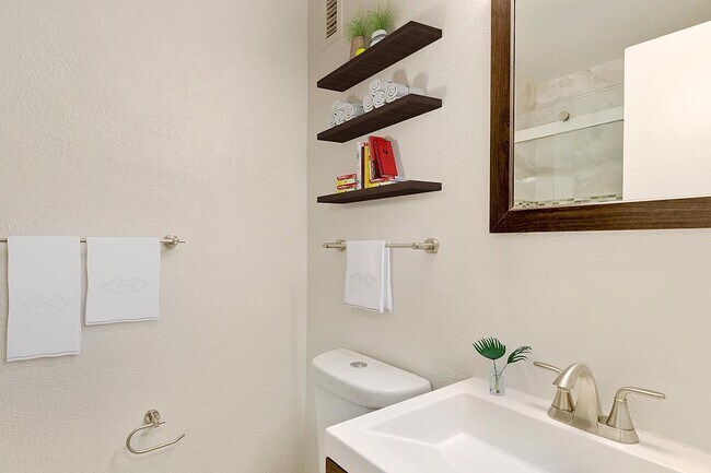 Building Photo - Logan Terrace