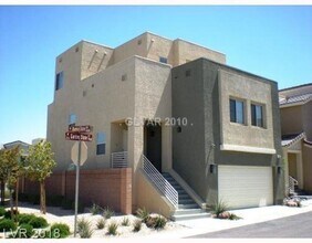 Building Photo - 3bd 3bth in gated community
