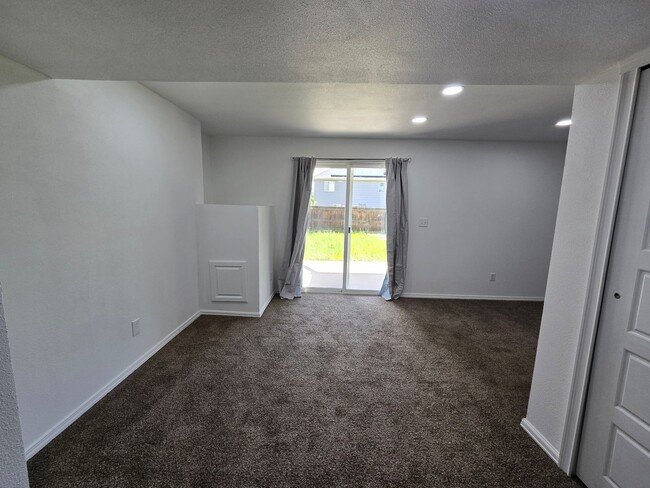 Building Photo - 3 Bedroom home
