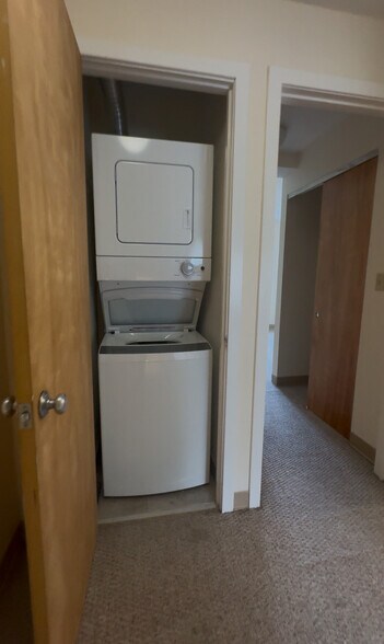 Building Photo - 142 North Beacon St