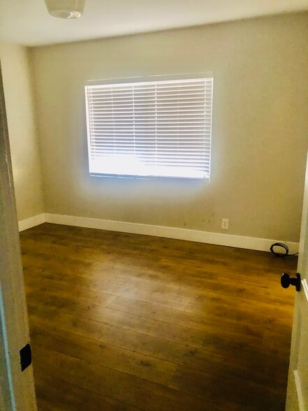 833.5 bedroom - 827 E Washington Blvd