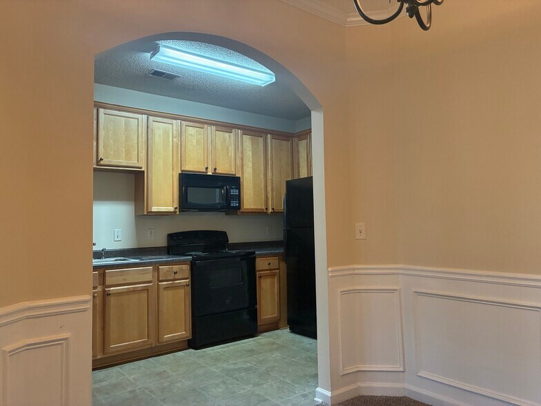 Kitchen - 7573 Rutgers Cir