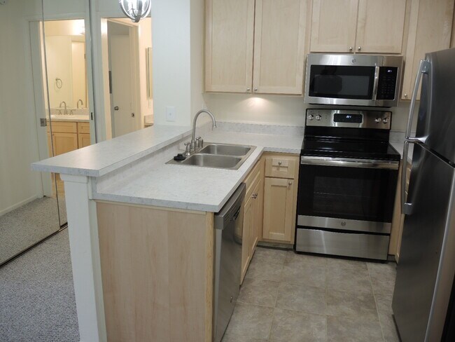 Building Photo - 1855 Diamond St