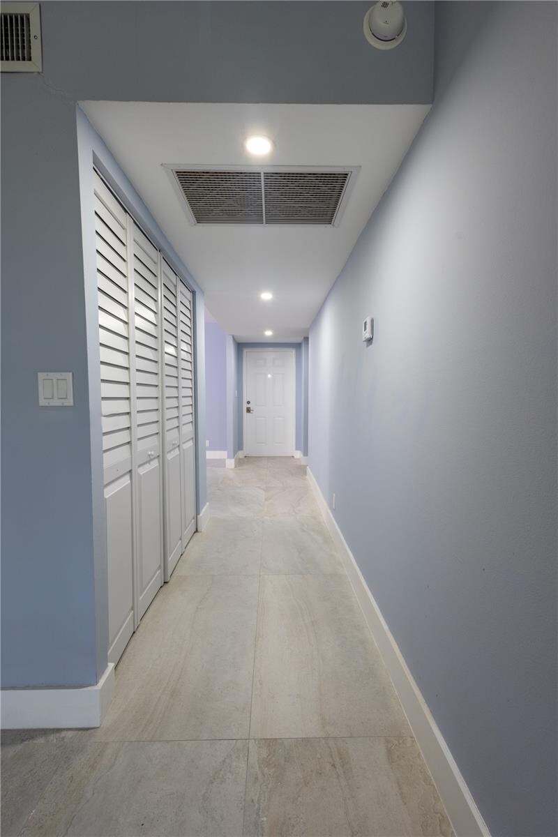 Building Photo - 20350 W Country Club Dr