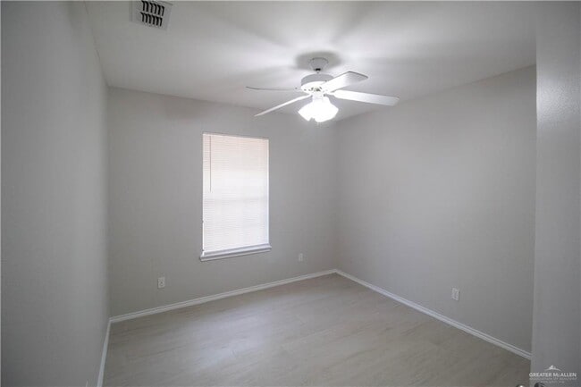 Building Photo - 16 E Martin Ave