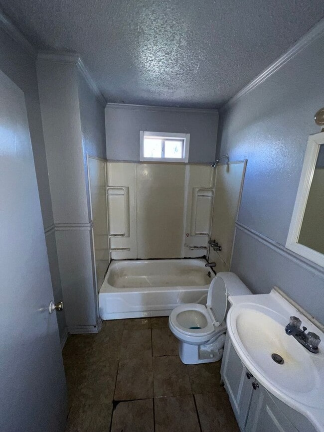 Building Photo - 3233 Riviera St