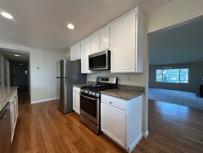 Building Photo - Sought after Concord Crossings Community 4...