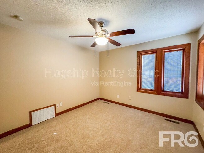 Building Photo - 1228 Forest Acres Dr