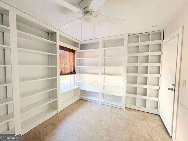 Building Photo - 505 Osborne St