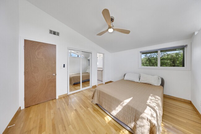 Building Photo - 16439 Kingsbury St