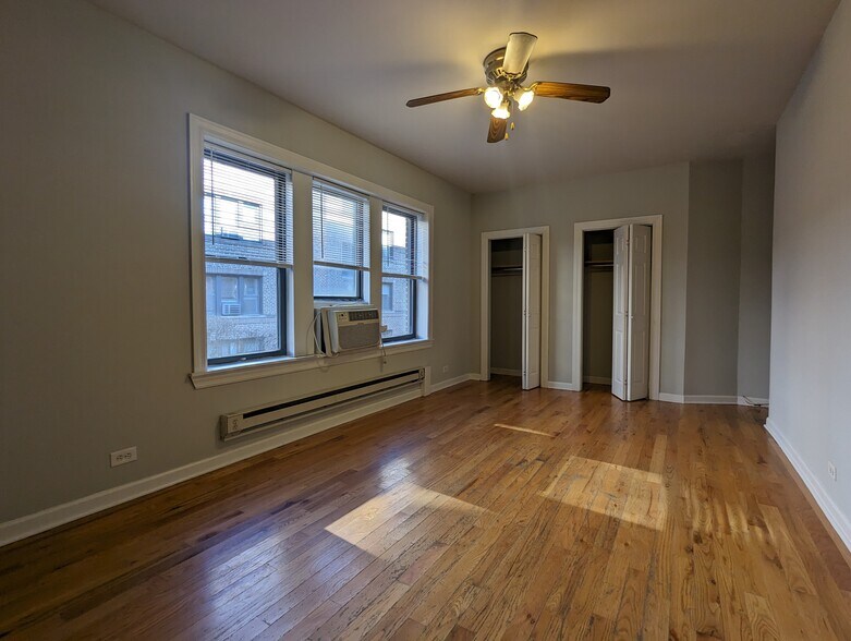 Building Photo - 3721 N Pine Grove Ave
