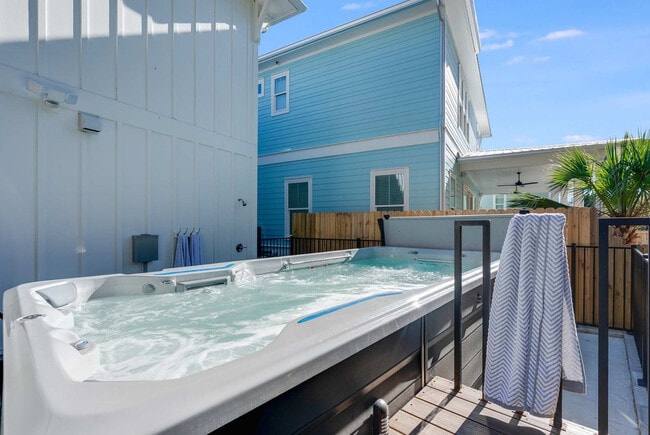 Building Photo - 223 E Lakeshore Dr