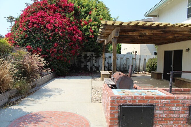Building Photo - 2593bay
