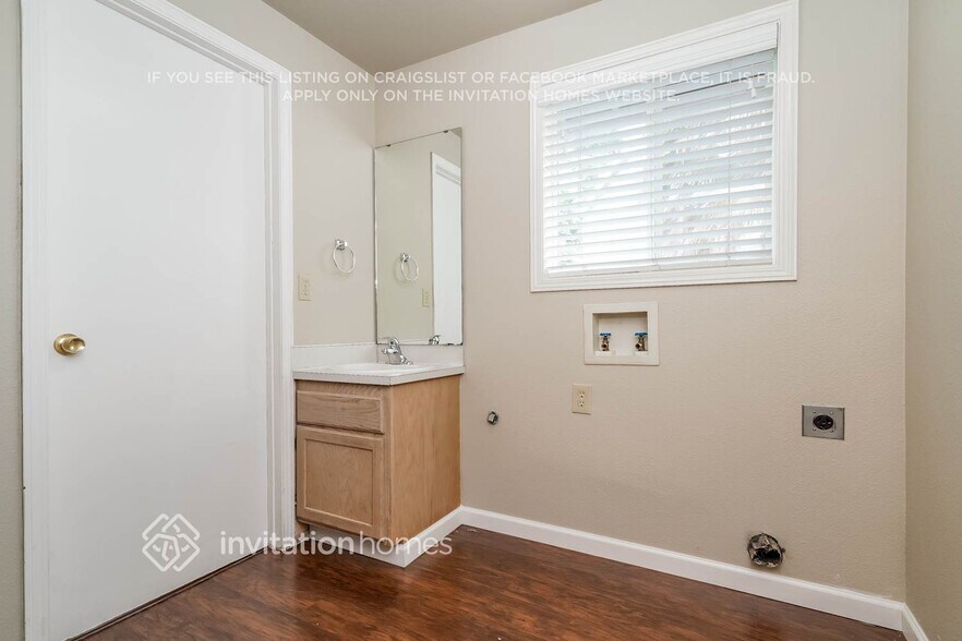 Building Photo - 25107 23rd Ct S
