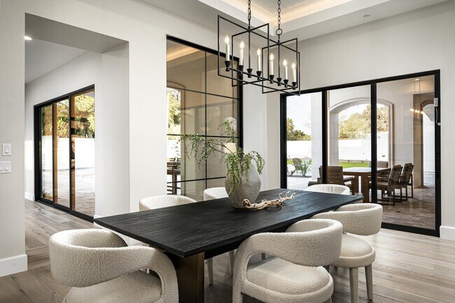 Building Photo - 6500 E Cactus Wren Rd