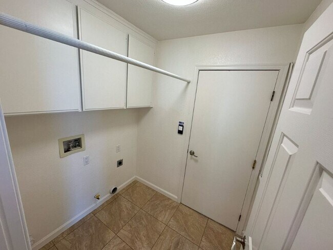 Building Photo - Nor Cal Realty, Inc. - 3 Bedroom 2  Bath w...